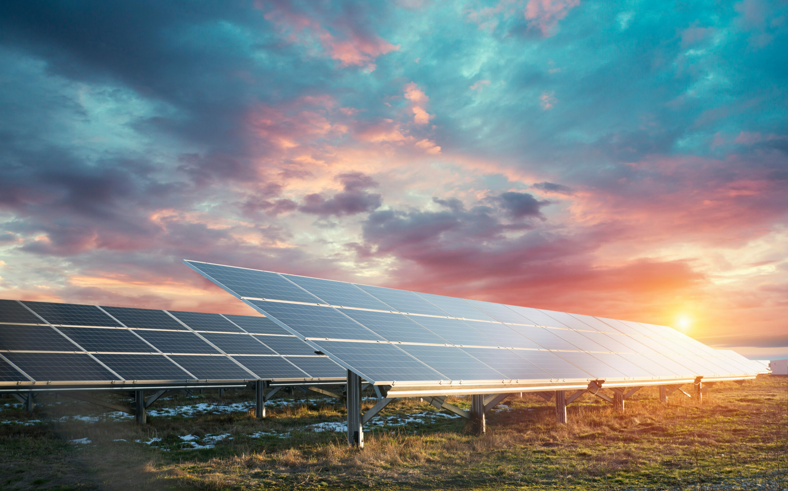 Power plant using renewable solar energy with sun